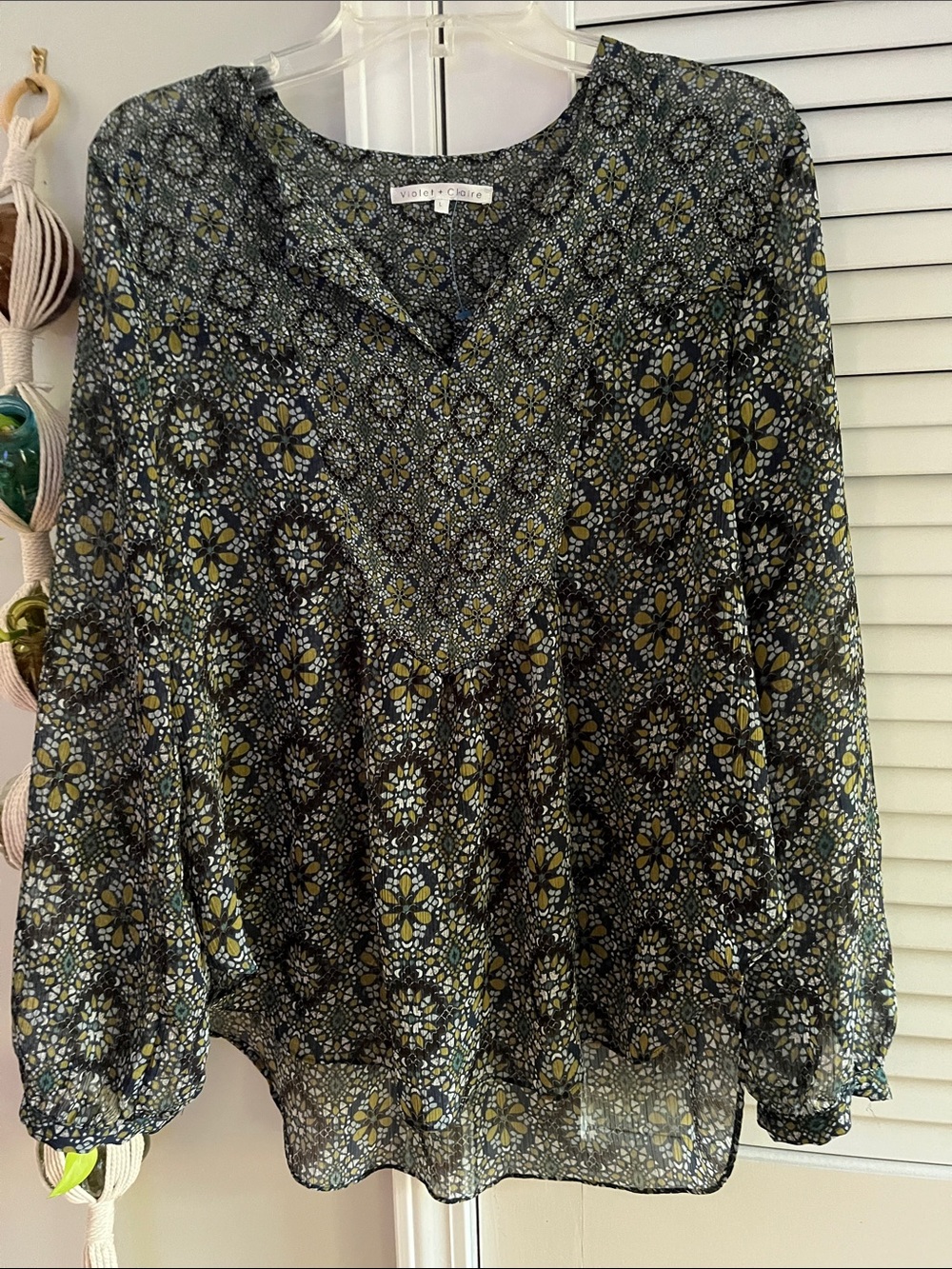 Violet & Claire Black Sheer Floral-Print V-Neck Blouse